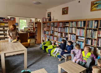 Przedszkolaki odwiedziły bibliotekę w Ustroniu Morskim